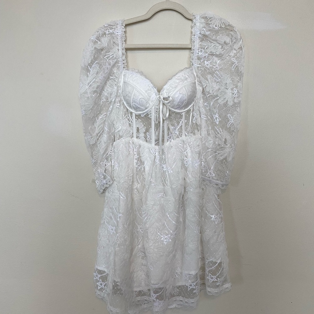 White shoulder puff sleeve dress